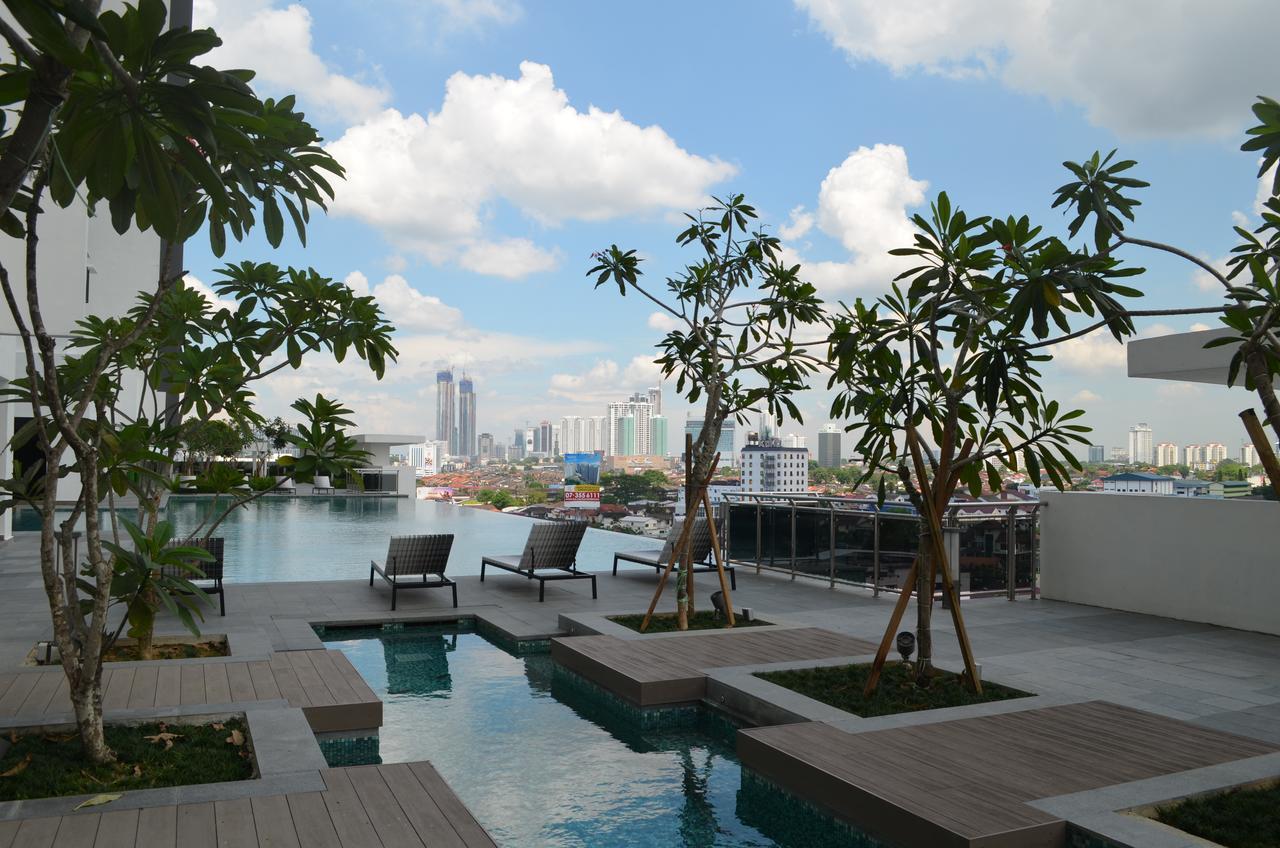 1 Tebrau Suites By Subhome Johor Bahru Exterior photo