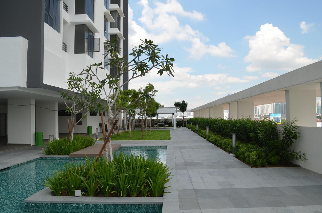 1 Tebrau Suites By Subhome Johor Bahru Exterior photo