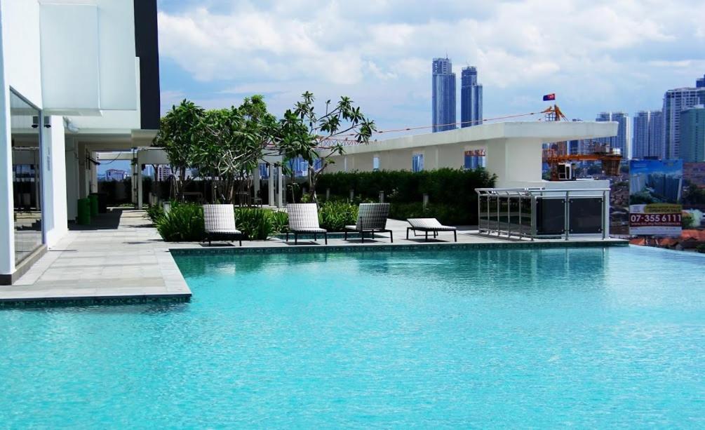 1 Tebrau Suites By Subhome Johor Bahru Exterior photo