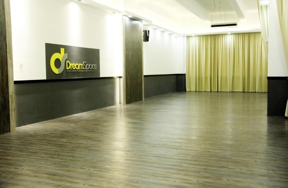 1 Tebrau Suites By Subhome Johor Bahru Exterior photo