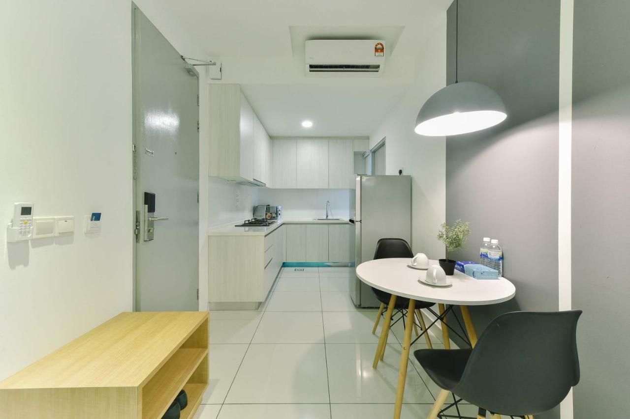 1 Tebrau Suites By Subhome Johor Bahru Exterior photo
