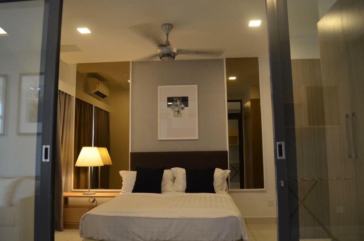 1 Tebrau Suites By Subhome Johor Bahru Exterior photo
